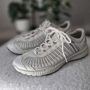 Ecco Intrinsic TR runner fashion sneaker colir white size 10